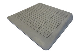 Rubberen drempelhulp 105mm x 780mm x 880mm met schuine zijvlakken (10,5 cm)