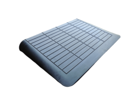 Rubberen drempelhulp 75mm x 600mm x 900mm met schuine zijvlakken (7,5 cm)